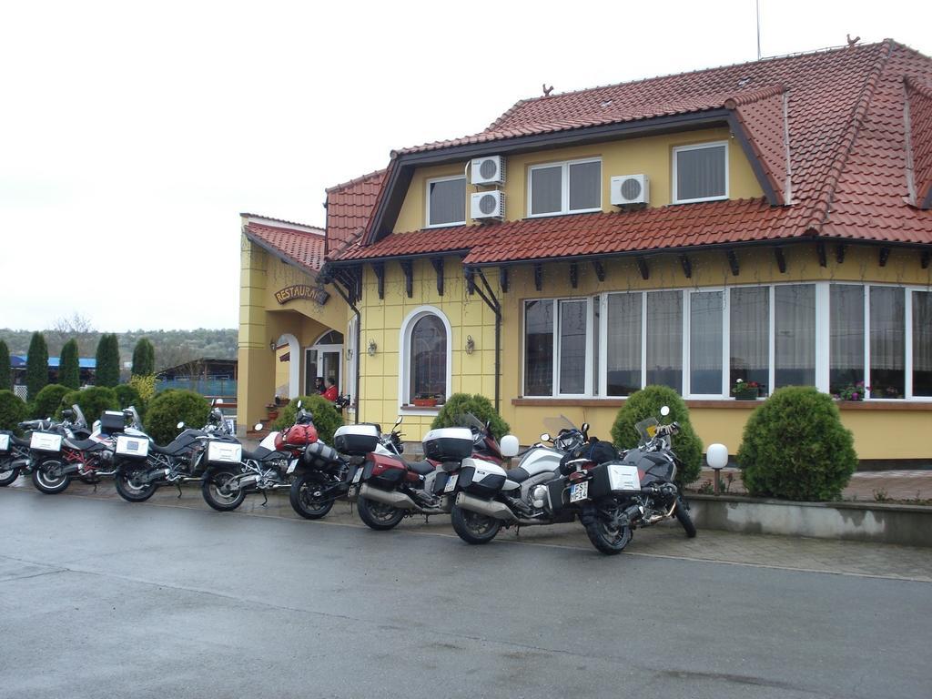 Motel Alaska Дева Екстериор снимка