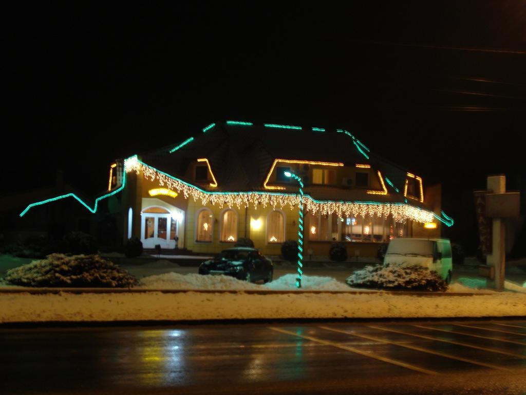 Motel Alaska Дева Екстериор снимка