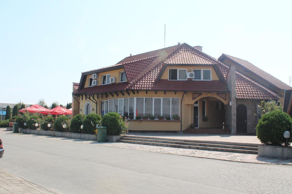 Motel Alaska Дева Екстериор снимка